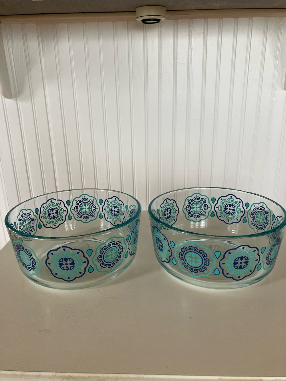 Pyrex Retro Blue Medallion/Pinwheel 1 1/2 Quarts Glass Bowls (2)